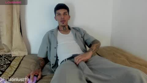 Snapshot of baby_gio chatting on 05-31-26, 04:25 OF GxoXabs online show from 05-31-26, 04:25