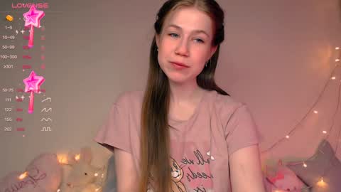 Snapshot of baby_girl_0001 chatting on 12-24-24, 12:00 Kira online show from 12-24-24, 12:00