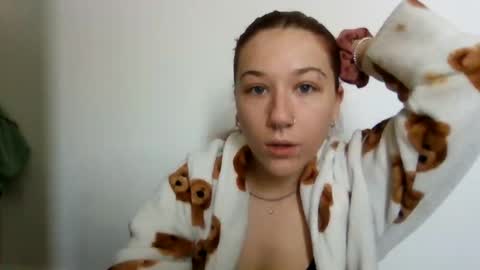 Snapshot of baby_girls2224 chatting on 01-08-26, 12:40 baby_girls2224 online show from 01-08-26, 12:40