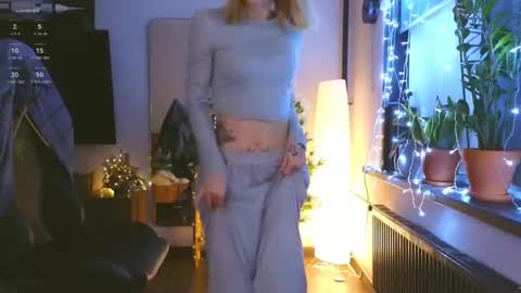 Snapshot of baby_gopn1k chatting on 12-13-24, 06:27 baby gopn1k online show from 12-13-24, 06:27