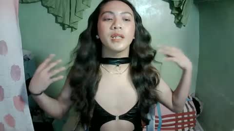 Snapshot of baby_hanabi chatting on 12-20-24, 02:49 Viatrice online show from 12-20-24, 02:49