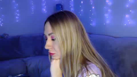 Snapshot of baby_hottye chatting on 02-08-25, 09:25 Diva x online show from 02-08-25, 09:25