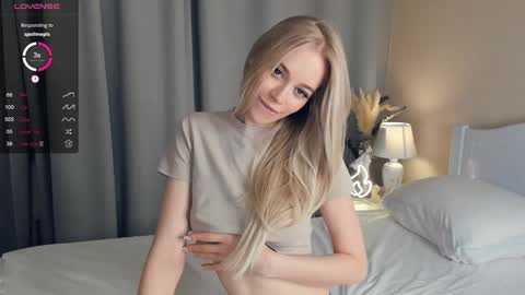 Snapshot of baby_is_ready chatting on 12-19-24, 09:18 Emily online show from 12-19-24, 09:18