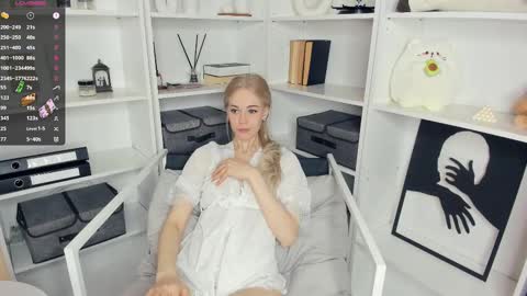 Snapshot of baby_is_ready chatting on 02-19-25, 06:11 Emily online show from 02-19-25, 06:11