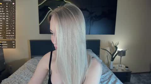 Snapshot of baby_is_ready chatting on 03-10-25, 09:10 Emily online show from 03-10-25, 09:10
