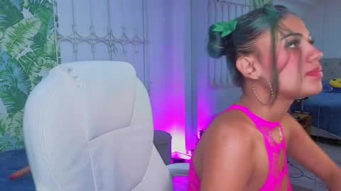 Snapshot of baby_julieta00 chatting on 05-19-26, 04:41 Julieta online show from 05-19-26, 04:41