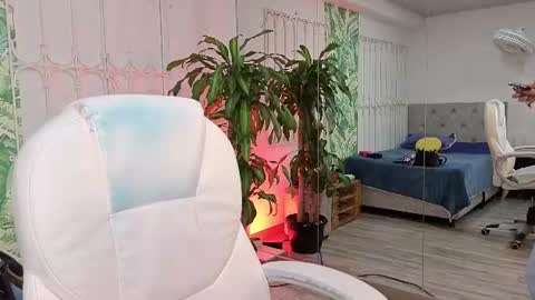 Snapshot of baby_julieta00 chatting on 06-13-26, 11:41 Julieta online show from 06-13-26, 11:41