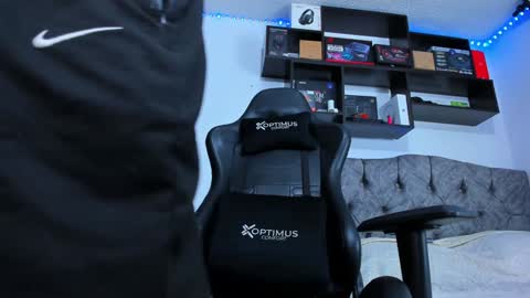 Junior       Independent Model online show from 12-16-24, 10:34