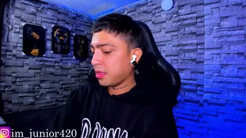 Junior       Independent Model online show from 09-20-25, 04:24