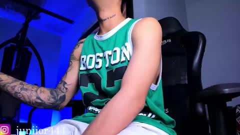 Junior       Independent Model online show from 12-21-25, 04:30