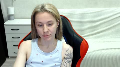 baby_kitte online show from 10-27-25, 03:54