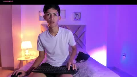 Snapshot of baby_noaht chatting on 06-18-26, 12:20 baby_noaht online show from 06-18-26, 12:20