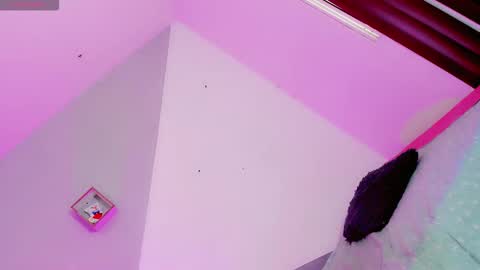 Snapshot of baby_rouss chatting on 11-15-25, 01:40 Baby-Rouss online show from 11-15-25, 01:40