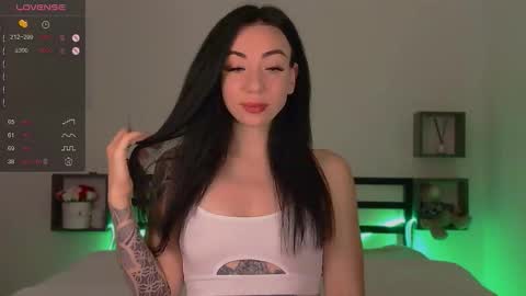 Snapshot of baby_win777 chatting on 10-12-25, 08:19 Baby Win online show from 10-12-25, 08:19