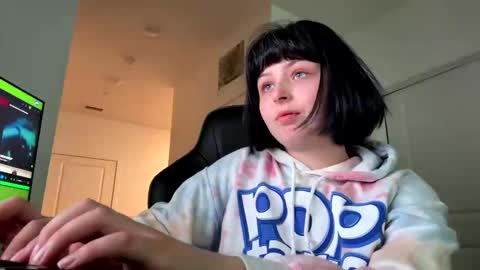 Snapshot of babyblue0194 chatting on 10-23-25, 05:33 babybray online show from 10-23-25, 05:33