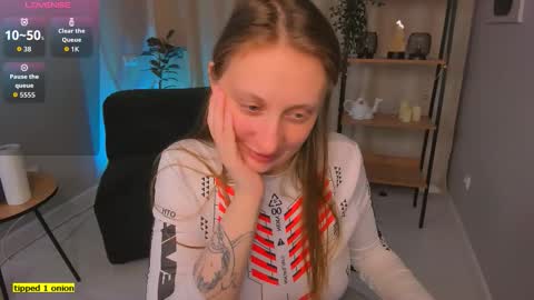 Snapshot of babydarkness chatting on 10-02-25, 07:04 Eva online show from 10-02-25, 07:04
