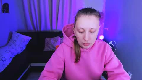 Snapshot of babydarkness chatting on 10-12-25, 08:41 Eva online show from 10-12-25, 08:41