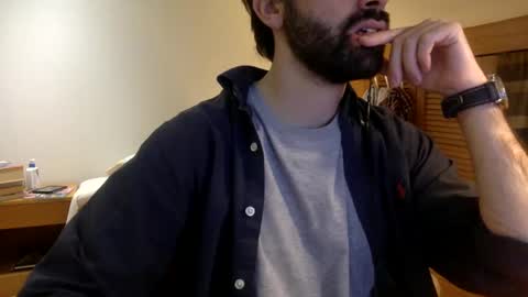 Snapshot of babyhardy chatting on 12-12-24, 06:21 Tom A.    online show from 12-12-24, 06:21