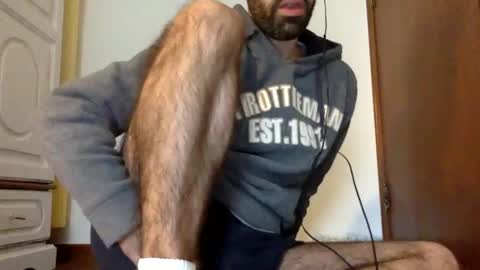Snapshot of babyhardy chatting on 02-01-25, 09:43 Tom A.    online show from 02-01-25, 09:43