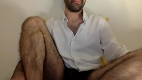 Snapshot of babyhardy chatting on 10-25-25, 10:48 Tom A.    online show from 10-25-25, 10:48