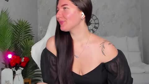 Sophia online show from 10-07-25, 03:36