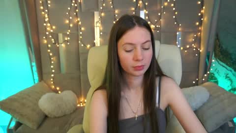 Snapshot of babylumii chatting on 05-04-26, 02:02 Lady Vi online show from 05-04-26, 02:02