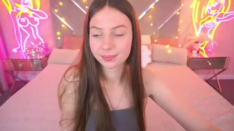 Snapshot of babylumii chatting on 05-18-26, 12:55 Lady Vi online show from 05-18-26, 12:55