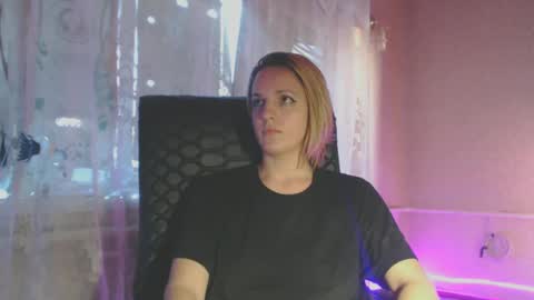 Snapshot of babymuro4ka chatting on 01-09-25, 06:06 Sonya online show from 01-09-25, 06:06