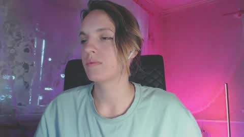 Snapshot of babymuro4ka chatting on 10-11-25, 05:17 Sonya online show from 10-11-25, 05:17