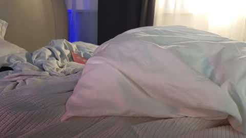 Chloe online show from 10-21-25, 05:19