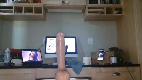 Snapshot of baddaddy1304 chatting on 06-10-26, 10:41 baddaddy1304 online show from 06-10-26, 10:41