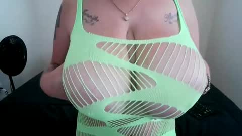 Kiki online show from 04-13-26, 03:28