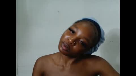 Snapshot of baddiebitchx chatting on 05-13-26, 10:27 baddiebitchx online show from 05-13-26, 10:27
