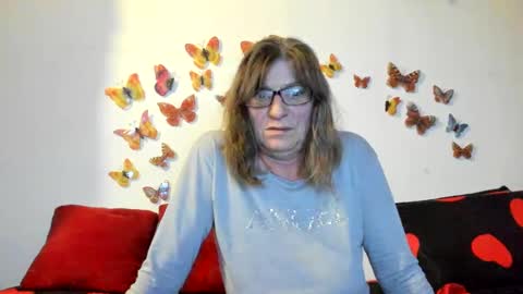 Snapshot of badgg chatting on 12-13-24, 05:00 Gina online show from 12-13-24, 05:00