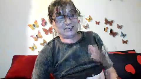 Snapshot of badgg chatting on 12-19-24, 02:35 Gina online show from 12-19-24, 02:35