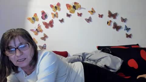 Snapshot of badgg chatting on 12-19-24, 06:34 Gina online show from 12-19-24, 06:34