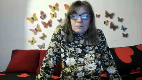 Snapshot of badgg chatting on 12-21-24, 03:20 Gina online show from 12-21-24, 03:20