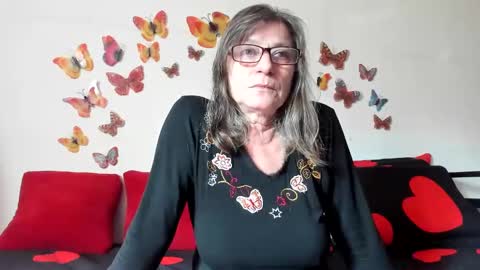 Snapshot of badgg chatting on 02-12-25, 11:51 Gina online show from 02-12-25, 11:51