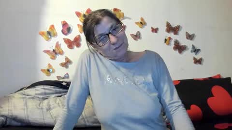 Snapshot of badgg chatting on 02-18-25, 08:36 Gina online show from 02-18-25, 08:36