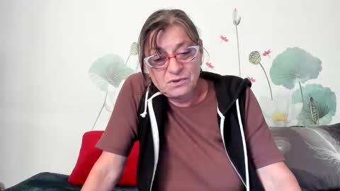 Snapshot of badgg chatting on 09-30-25, 02:33 Gina online show from 09-30-25, 02:33