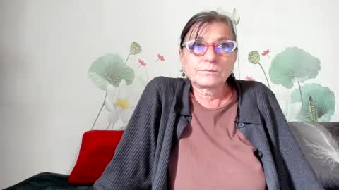 Snapshot of badgg chatting on 10-01-25, 10:21 Gina online show from 10-01-25, 10:21