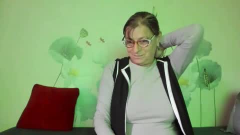 Snapshot of badgg chatting on 10-04-25, 12:58 Gina online show from 10-04-25, 12:58