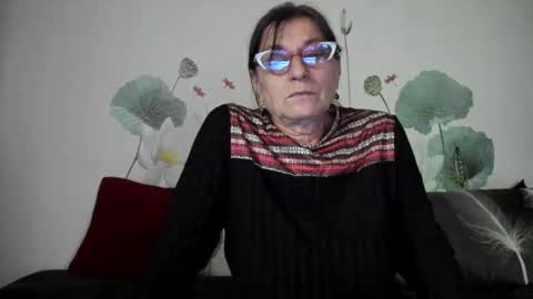 Snapshot of badgg chatting on 10-07-25, 10:01 Gina online show from 10-07-25, 10:01