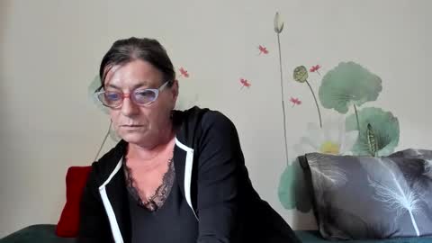 Snapshot of badgg chatting on 10-09-25, 01:20 Gina online show from 10-09-25, 01:20