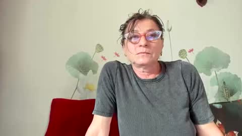 Snapshot of badgg chatting on 10-21-25, 10:49 Gina online show from 10-21-25, 10:49