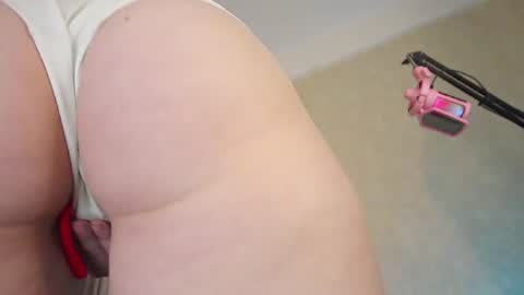 Snapshot of badwebcamgirl chatting on 06-13-26, 09:57 engely online show from 06-13-26, 09:57