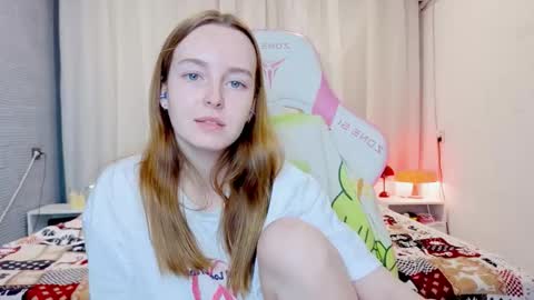 Snapshot of bae_cake_ chatting on 12-01-25, 02:33 Alice online show from 12-01-25, 02:33