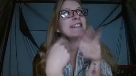 Snapshot of baeblondie chatting on 11-19-25, 11:21 baeblondie online show from 11-19-25, 11:21