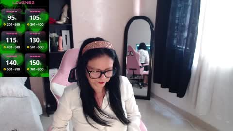 Snapshot of bailarina_atrevida chatting on 01-12-25, 01:27 sandra online show from 01-12-25, 01:27