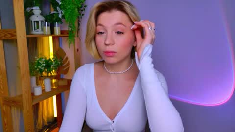 Elly online show from 02-25-26, 03:38